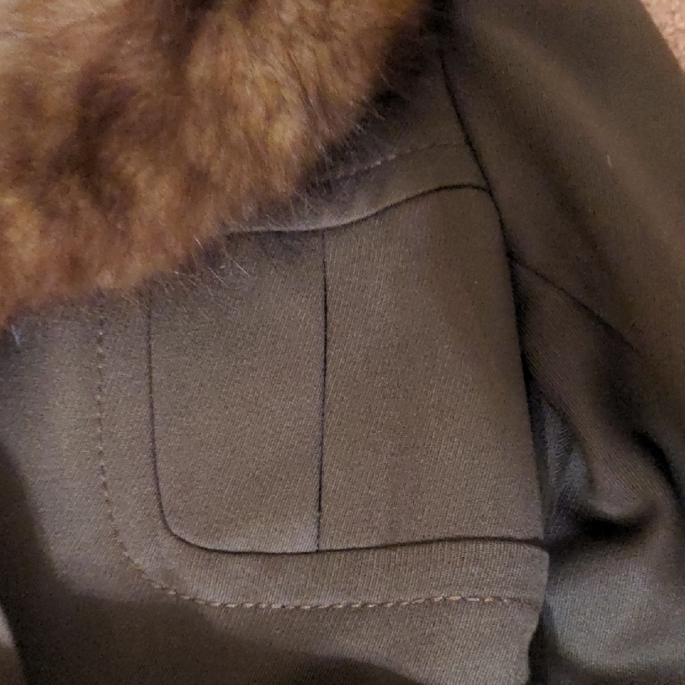 10. Vintage Women's Beige Taupe Trench Coat Fur Collar Canadian Company - Picture 9 of 10